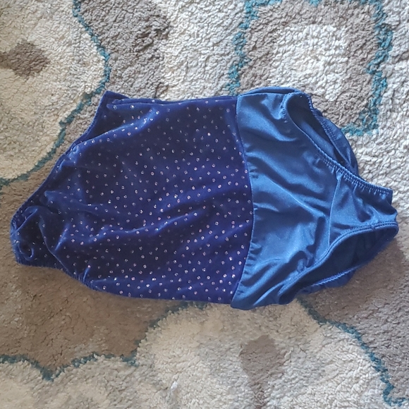 Little girl's tutu and leotard size 3-5 - Picture 2 of 3